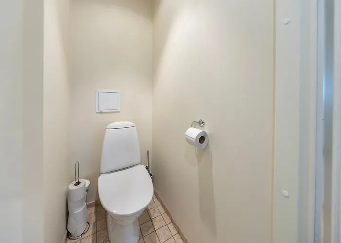 Free Parking In The Yard Quiet Area Center *